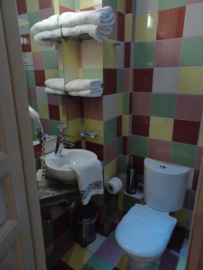 Room "Frog" In A Neoclasical House Kasztoriá Kültér fotó