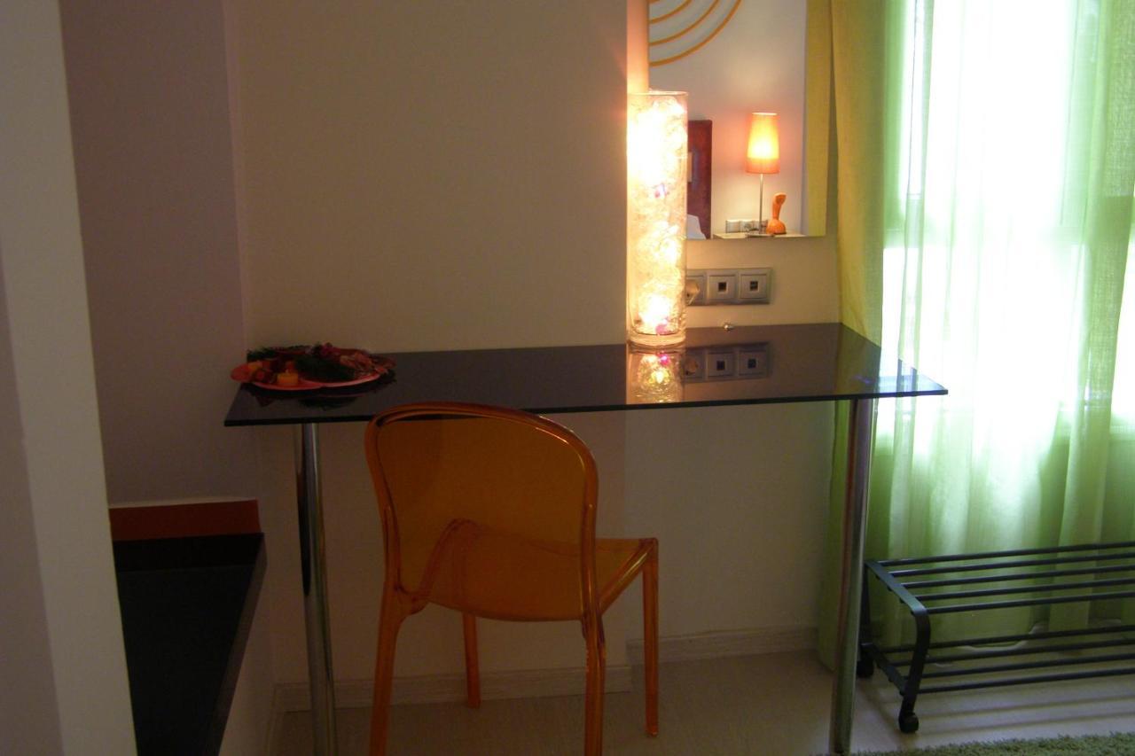Room "Frog" In A Neoclasical House Kasztoriá Kültér fotó