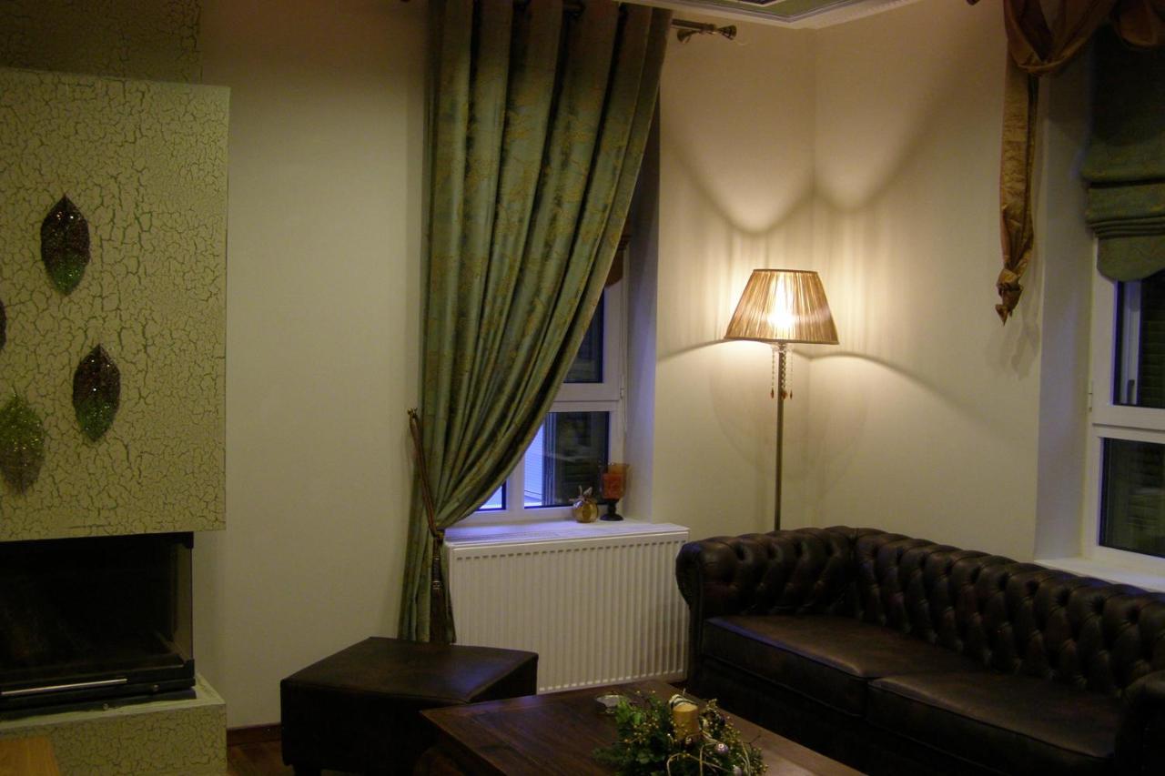 Room "Frog" In A Neoclasical House Kasztoriá Kültér fotó